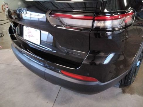 Used 2024 Jeep Grand Cherokee L Limited w/ Luxury Tech Group II image 16