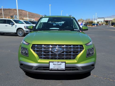 Used 2023 Hyundai Venue SEL image 9