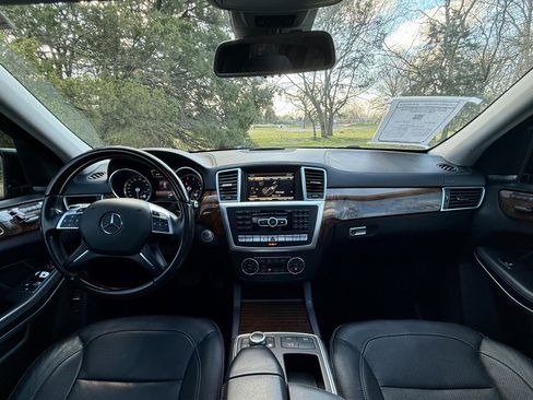 Used 2016 Mercedes-Benz GL 550 4MATIC image 55