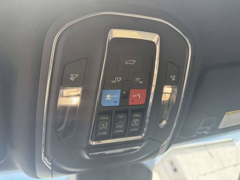 Used 2024 Jeep Grand Cherokee Limited AWD/4WD image 28