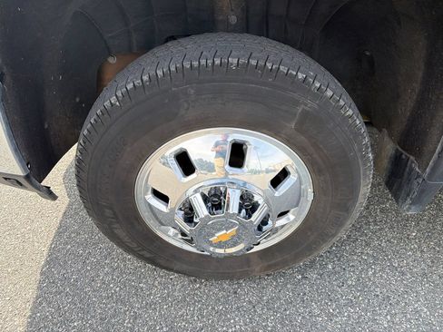 Used 2025 Chevrolet Silverado 3500 LT w/ Safety Package AWD/4WD image 10