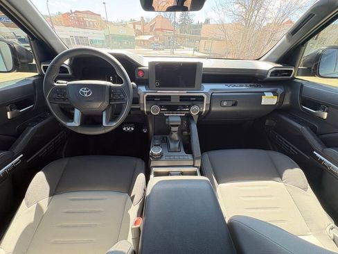 Used 2025 Toyota Tacoma TRD Sport image 21