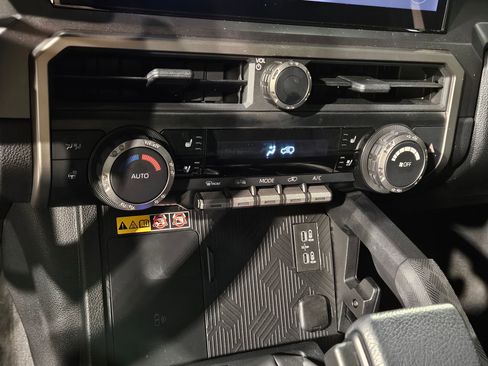 Certified 2025 Toyota 4Runner TRD Off-Road Premium w/ Tow Technology Package AWD/4WD image 32