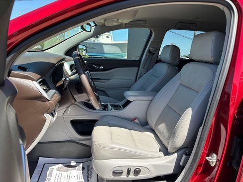 Used 2023 GMC Acadia SLT image 13