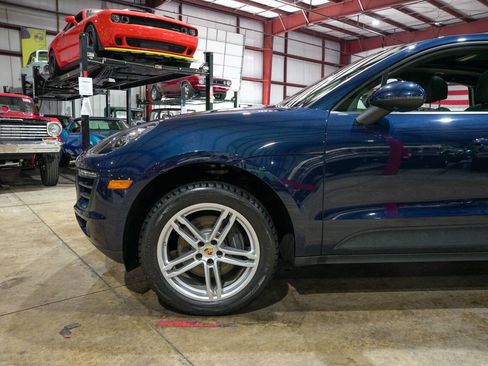 Used 2018 Porsche Macan AWD/4WD image 3