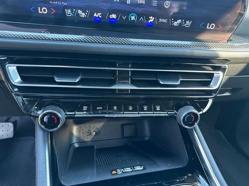 Certified 2026 Chevrolet Traverse High Country FWD image 17