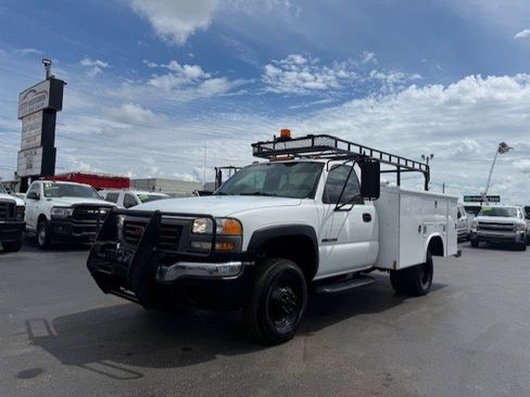 Used 2005 GMC Sierra 3500 W/T w/ Skid Plate Package image 2