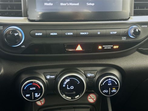 Used 2025 Hyundai Venue SEL FWD image 23