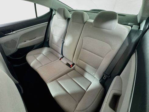 Used 2020 Hyundai Elantra SE FWD image 18