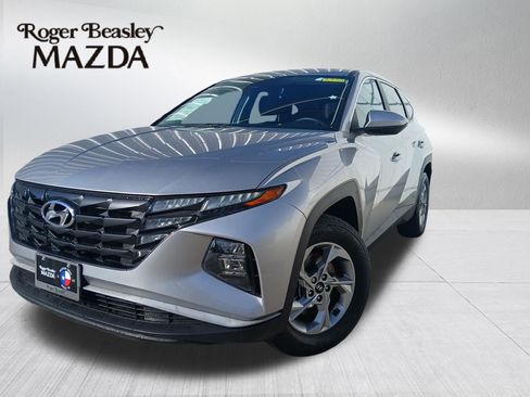 Used 2023 Hyundai Tucson SE image 1