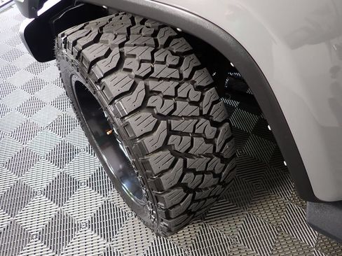 Used 2022 Jeep Wrangler Unlimited Sahara AWD/4WD image 40
