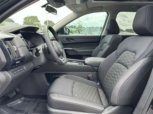 New 2025 Nissan Pathfinder SV w/ SV Premium Package image 16