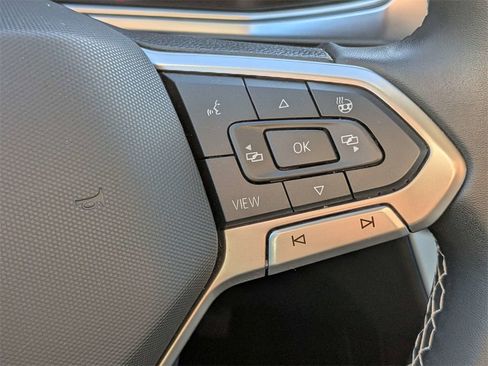 Used 2025 Volkswagen Taos SE image 28