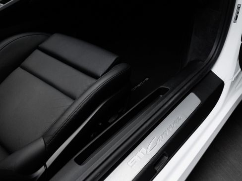 Certified 2022 Porsche 911 Carrera w/ Premium Package RWD image 37