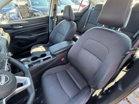 Used 2025 Nissan Altima 2.5 SV FWD image 36