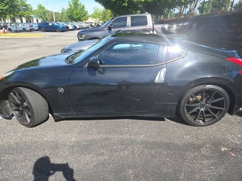 Used 2016 Nissan 370Z Coupe RWD image 2