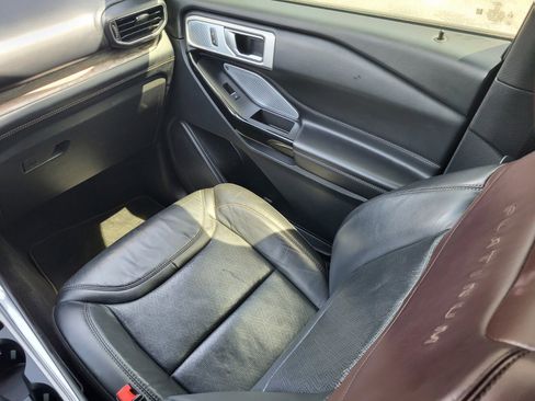 Used 2021 Ford Explorer Platinum w/ Equipment Group 601A image 16