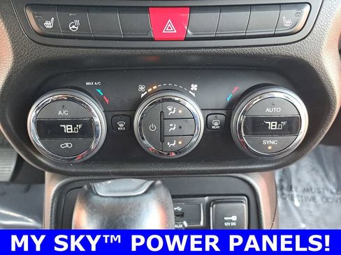 Used 2017 Jeep Renegade Trailhawk w/ Premium Trailhawk Package image 25