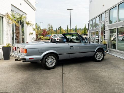 Used 1990 BMW 325i Convertible RWD image 7