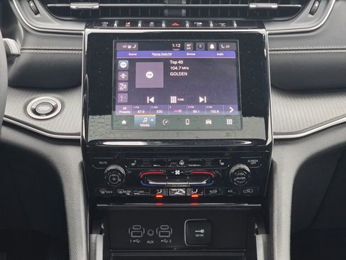 Used 2023 Jeep Grand Cherokee Altitude image 12