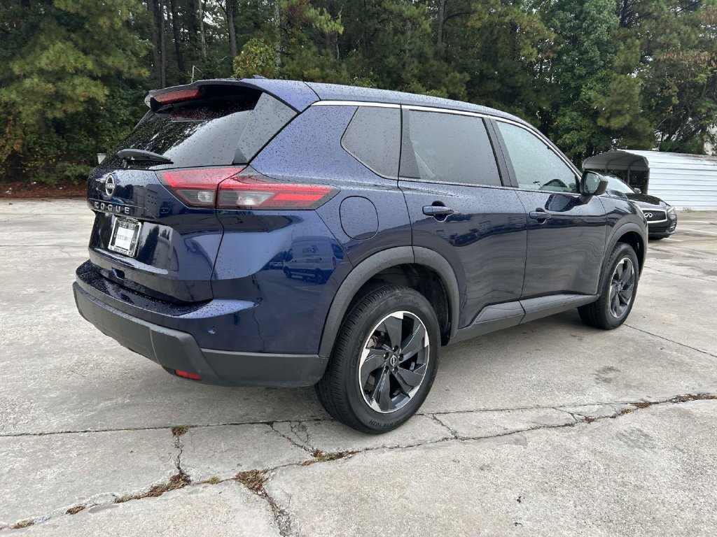 Used 2025 Nissan Rogue SV FWD image 3
