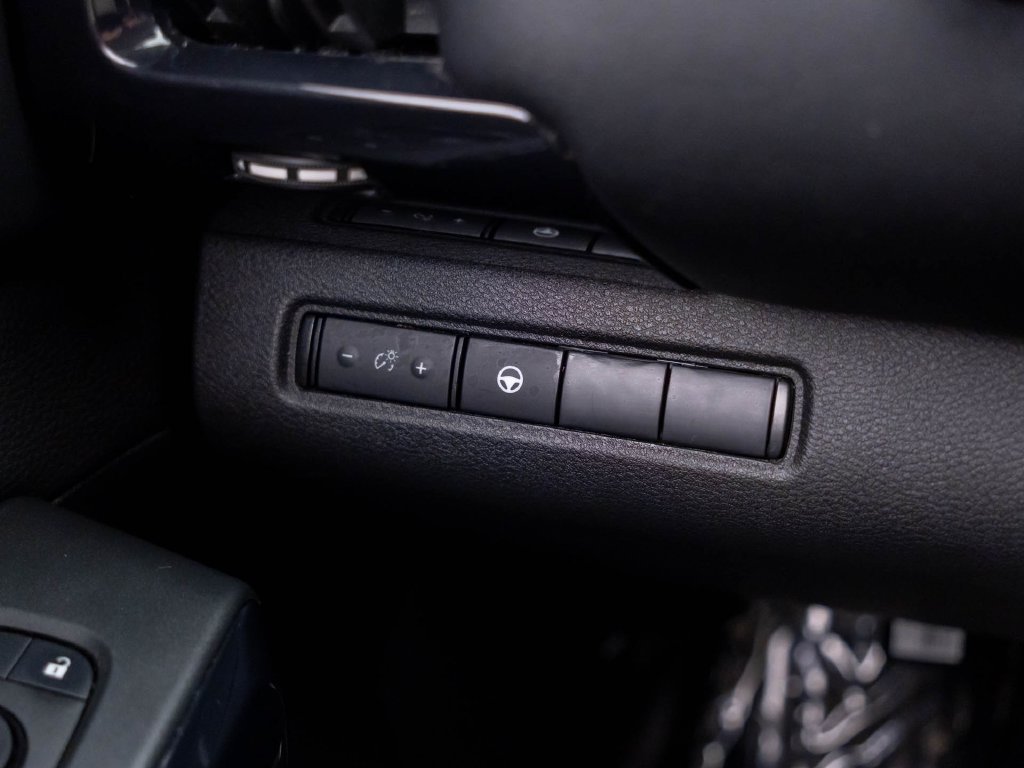 Used 2024 Nissan Pathfinder SV AWD/4WD image 30