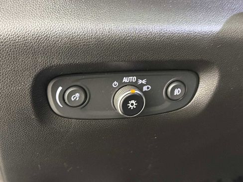 Used 2021 Chevrolet Traverse LT image 23