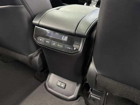 Used 2023 Toyota Highlander XLE AWD/4WD image 48
