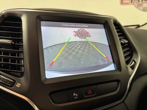 Used 2019 Jeep Cherokee Trailhawk w/ Cold Weather Group AWD/4WD image 18