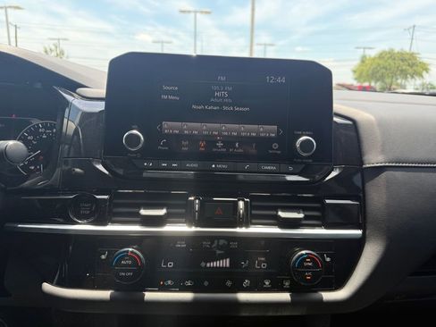 Used 2025 Nissan Pathfinder SV FWD image 20
