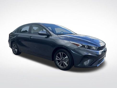 Certified 2023 Kia Forte LXS FWD image 3