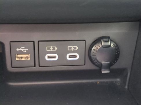 Used 2024 Toyota Highlander XLE image 32