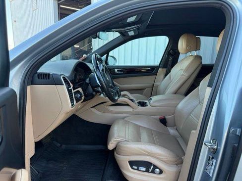 Used 2020 Porsche Cayenne AWD/4WD image 6