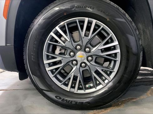 Used 2024 Chevrolet Traverse LT image 9