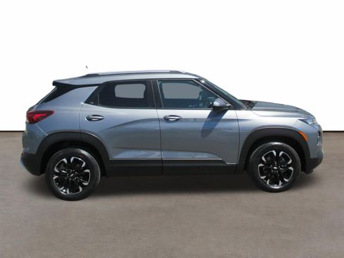 Used 2022 Chevrolet TrailBlazer LT w/ Sun and Liftgate Package AWD/4WD image 2