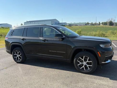 Used 2023 Jeep Grand Cherokee L Limited AWD/4WD image 3
