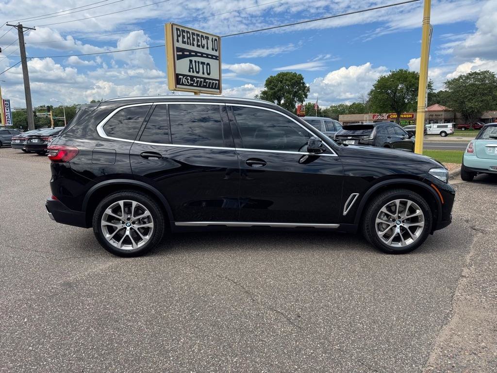 Used 2022 BMW X5 xDrive40i w/ Premium Package AWD/4WD image 3