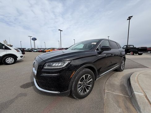 Used 2023 Lincoln Nautilus FWD image 3