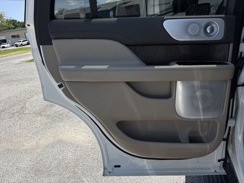 Used 2022 Lincoln Navigator Reserve RWD image 39
