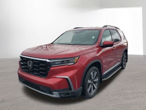 Used 2025 Honda Pilot Touring image 11