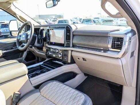 Used 2025 Ford F350 Platinum w/ Platinum Plus Package image 18