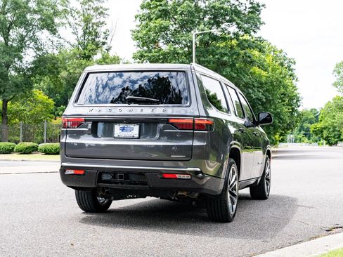 Used 2022 Jeep Wagoneer Series III w/ Premium Group I RWD image 6