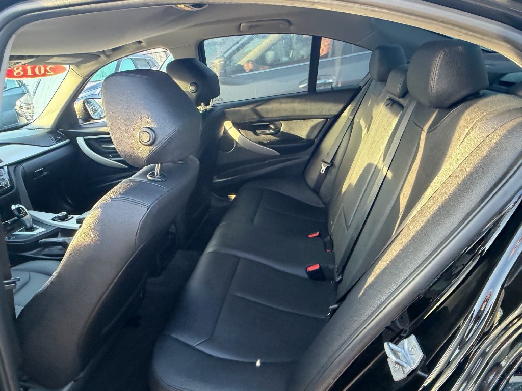 Used 2018 BMW 320i Sedan RWD image 12