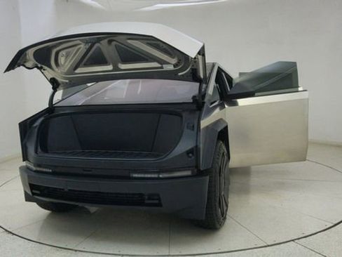 Used 2024 Tesla Cybertruck AWD Crew Cab image 69