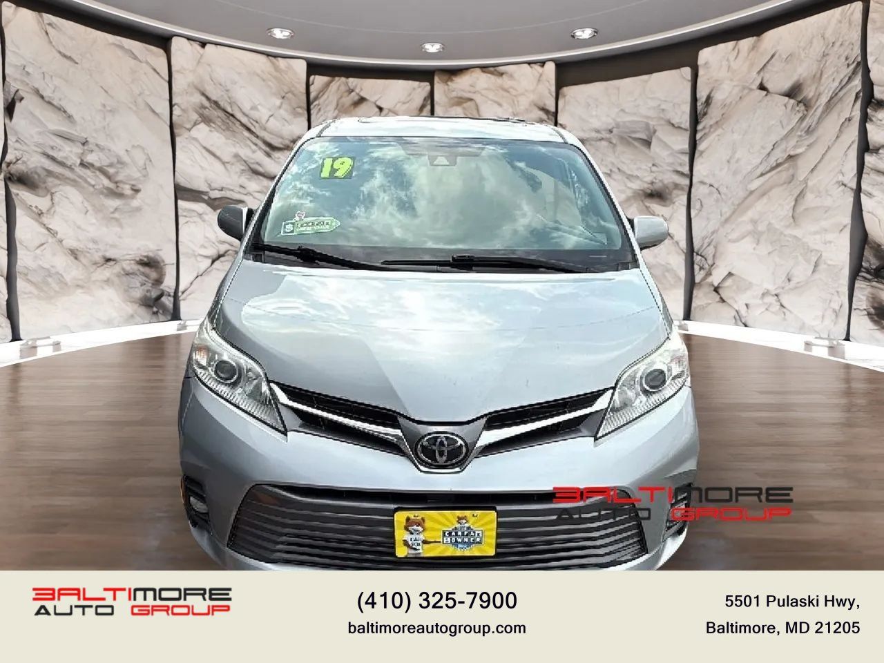 Used 2019 Toyota Sienna XLE Premium FWD image 2