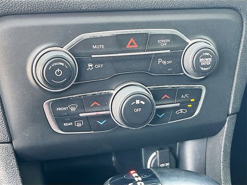 Used 2020 Dodge Charger SXT w/ Driver Convenience Group image 15
