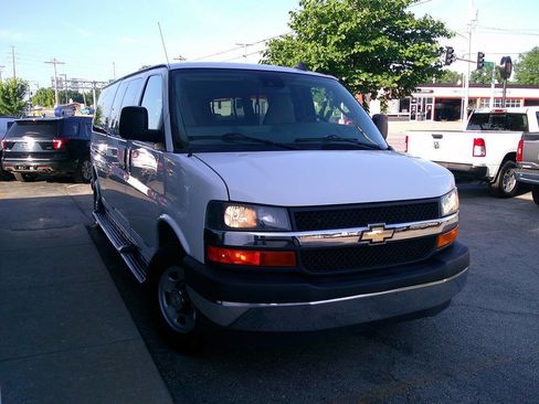 Used 2019 Chevrolet Express 3500 LT w/ LT Preferred Equipment Group image 4