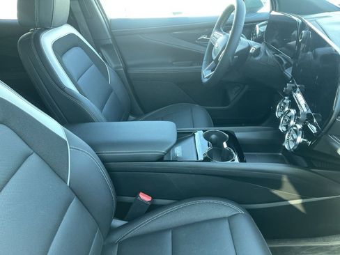 Used 2025 Chevrolet Blazer EV LT image 13