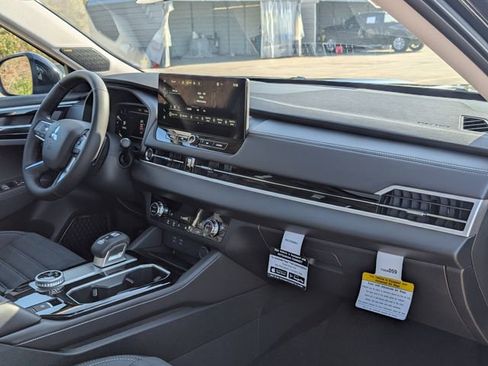 New 2026 Mitsubishi Outlander SE image 27