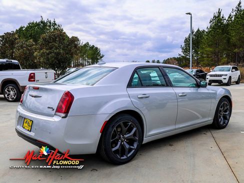Used 2023 Chrysler 300 S image 8